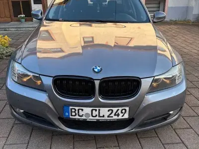 Gebraucht BMW 320 177 PS (130 kW) 2009 Grau Limousine