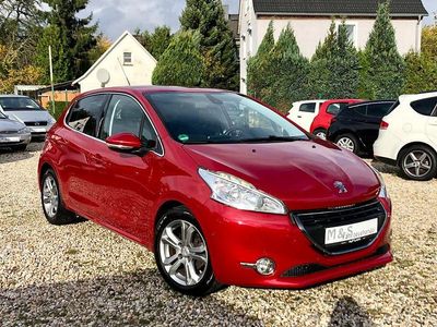 Gebraucht Peugeot 208 Allure 120 PS (88 kW) 2014 Rot Kleinwagen