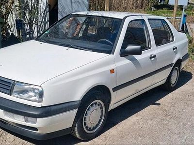 Gebraucht VW Vento 75 PS (55 kW) 1993 Weiß Limousine