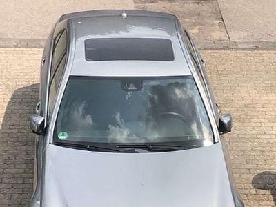 Grau Gebraucht 2014 Mercedes E250 Avantgarde Limousine | 15.000 € (Teuer)