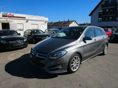 Gebraucht Mercedes B180 Urban 122 PS (89 kW) 2017 Grau Kleinwagen