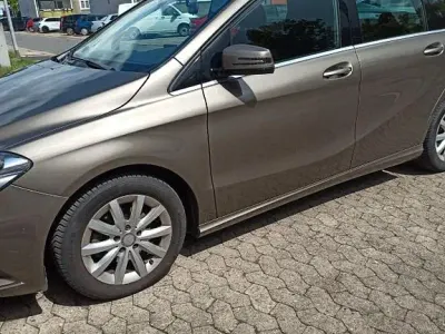 Gebraucht Mercedes B180 122 PS (89 kW) 2012 Braun Van / Kleinbus