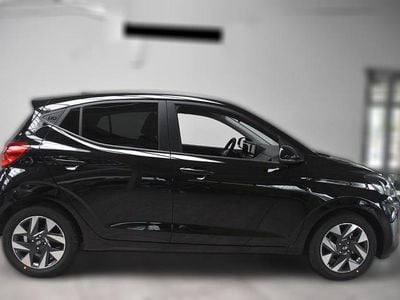 Neu Hyundai i10 Advanced 79 PS (58 kW) 2025 Schwarz metallic Kleinwagen