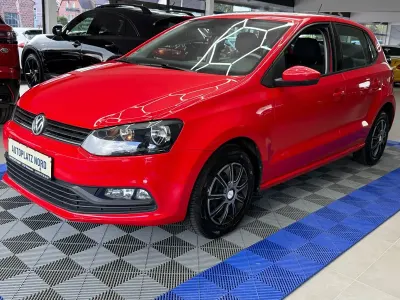 Gebraucht VW Polo Trendline 60 PS (44 kW) 2014 Rot Kleinwagen