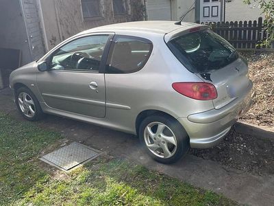 Gebraucht Peugeot 206 72 PS (52 kW) 2005 Silber Kleinwagen