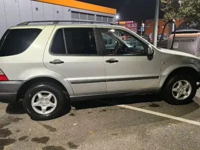 Gebraucht Mercedes ML320 218 PS (160 kW) 1998 Silber SUV