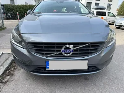 Gebraucht Volvo V60 Inscription 150 PS (110 kW) 2017 Grau Kombi