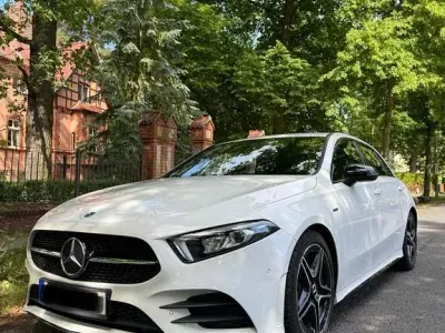 Gebraucht Mercedes A200 AMG 163 PS (119 kW) 2021 Weiß Limousine