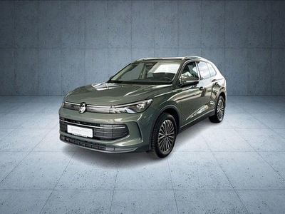 Cipressinogrün metallic (metallic) Gebraucht 2024 VW Tiguan Life SUV | 34.976 € (Fairer Preis)