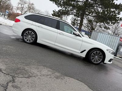 Weiß Gebraucht 2019 BMW 520 Shadowline Kombi | 21.500 € (Fairer Preis)