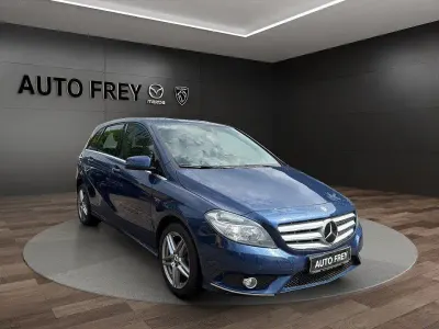 Gebraucht Mercedes B200 156 PS (114 kW) 2012 Blau Kleinwagen