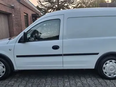 Gebraucht Opel Combo 97 PS (71 kW) 2006 Weiß Van / Kleinbus