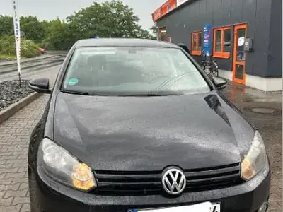 Gebraucht VW Golf VI Match 105 PS (77 kW) 2011 Schwarz Kleinwagen