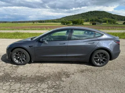 Käytetty Tesla Model 3 208 kW (283 HP) 2022 Harmaa Sedan
