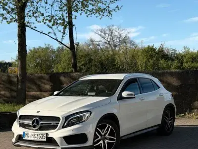 Gebraucht Mercedes CLA180 AMG line 122 PS (89 kW) 2015 Weiß Limousine