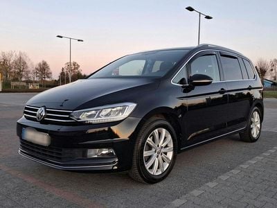 Second-hand VW Touran Highline 190 CP (139 kW) 2016 Negru Monovolum
