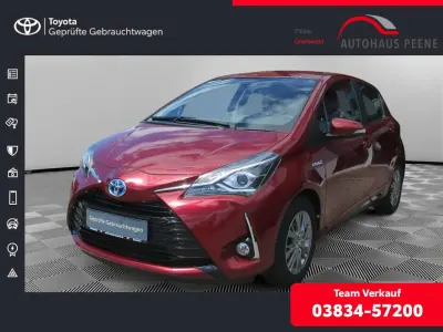 Gebraucht Toyota Yaris Comfort 101 PS (74 kW) 2017 Tokiorot perleffekt Kleinwagen