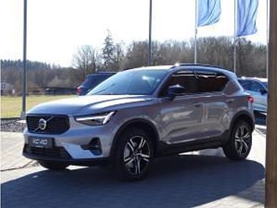 Neu Volvo XC40 Plus 197 PS (144 kW) 2026 Silber (aurora silver) SUV