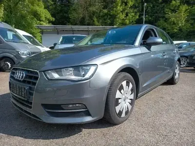 Gebraucht Audi A3 Attraction 110 PS (80 kW) 2015 Monsungrau Limousine
