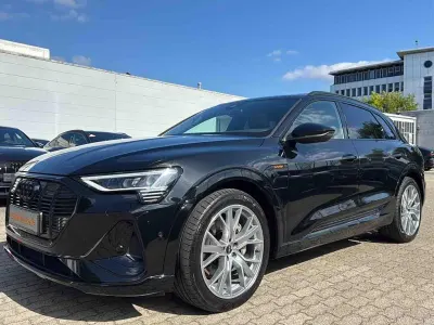 Gebraucht Audi e-tron S-Line 300 kW (408 PS) 2023 Mythosschwarz metallic SUV
