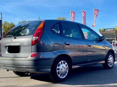 Nissan Almera Tino