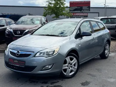 Gebraucht Opel Astra Edition 116 PS (85 kW) 2011 Grau Kombi