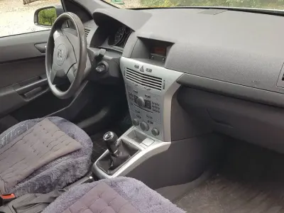 Używany Opel Astra Selection 90 KM (66 kW) 2009 Srebrny Kombi