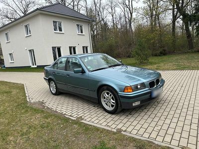 Używany BMW 320 150 KM (110 kW) 1993 Zielony Sedan/Limuzyna