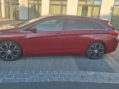 Gebraucht Hyundai i40 Premium 136 PS (100 kW) 2013 Rot Kombi