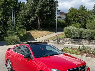 Gebraucht Mercedes C200 AMG 184 PS (135 kW) 2013 Rot Coupé