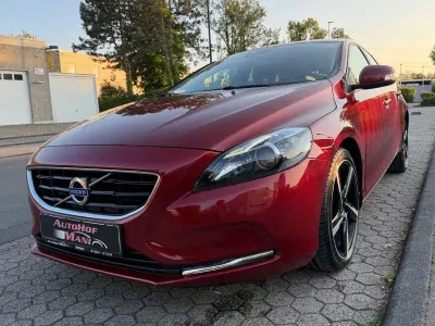 Gebraucht Volvo V40 You! 179 PS (131 kW) 2015 Rot Limousine