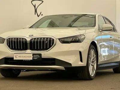 Gebraucht BMW i5 Sport Line 250 kW (340 PS) 2025 Alpinweiß uni