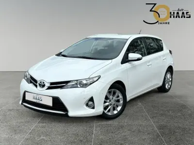 Gebraucht Toyota Auris Edition 99 PS (72 kW) 2013 Weiß Limousine