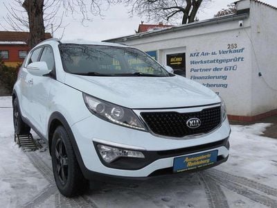 Weiß Gebraucht 2015 Kia Sportage Attract SUV | 12.440 € (Fairer Preis)