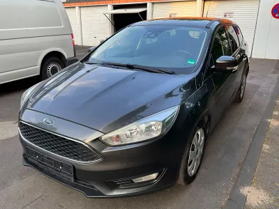 Gebraucht Ford Focus 101 PS (74 kW) 2016 Grau Kombi