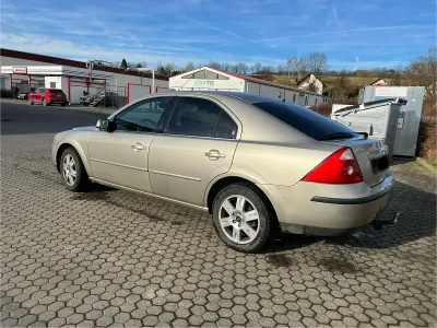 Gebraucht Ford Mondeo Ghia 115 PS (84 kW) 2004 Silber Limousine