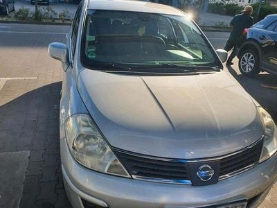 Gebraucht Nissan Tiida 105 PS (77 kW) 2008 Silber Kleinwagen