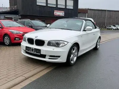 Gebraucht BMW 123 Cabriolet 204 PS (150 kW) 2010 Weiß Cabrio