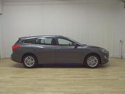 Grau Gebraucht 2020 Ford Focus Titanium Limousine | 10.980 € (Superpreis)
