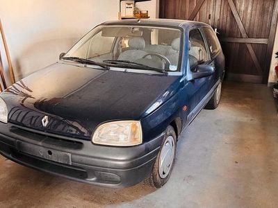 Blau Gebraucht 1996 Renault Clio Kleinwagen | 700 €