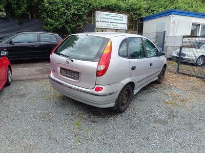 Nissan Almera Tino