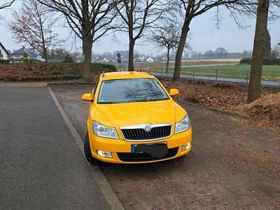 Orange Gebraucht 2012 Skoda Octavia Family Kombi | 5.850 € (Guter Preis)