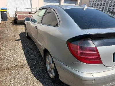 Gebraucht Mercedes C180 129 PS (94 kW) 2001 Silber Coupé