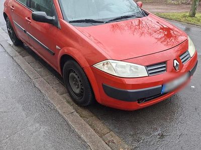 Rot Gebraucht 2005 Renault Mégane II Limousine | 750 €
