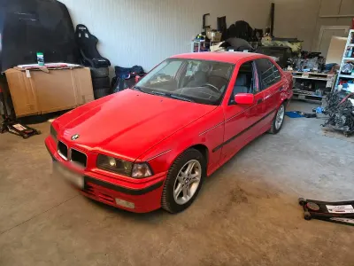 Gebraucht BMW 318 104 PS (76 kW) 1992 Rot Limousine