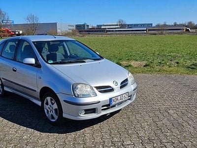 Gebraucht Nissan Almera Tino Acenta+ 116 PS (85 kW) 2004 Silber Van / Kleinbus