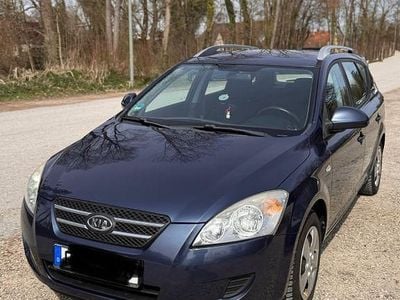 Second-hand Kia Ceed Sportswagon Spirit 126 CP (92 kW) 2009 Albastru Break