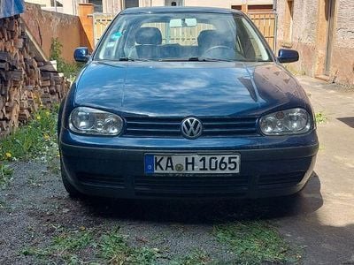 Usata VW Golf IV Basis 101 CV (74 kW) 2001 Blu Berlina
