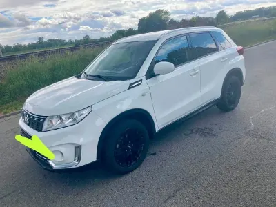 Używany Suzuki Vitara Comfort 111 KM (81 kW) 2019 Biały SUV