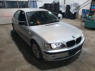 Silber Gebraucht 2004 BMW 318 Limousine | 2.700 € (Fairer Preis)